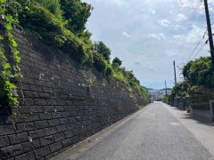 北側擁壁　道路